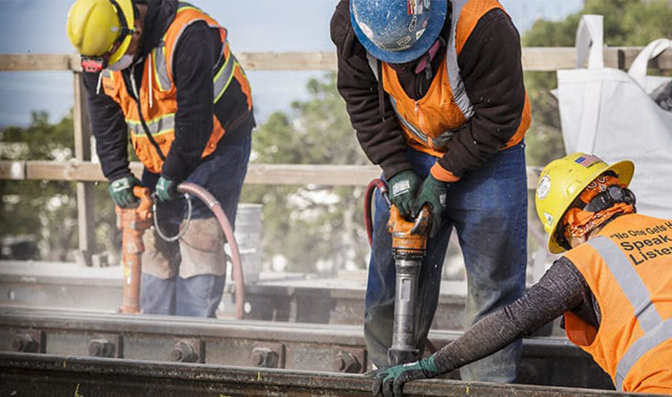 在施工場合裏，常用的安（ān）全防護用品有（yǒu）哪些？