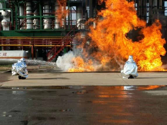 上海麻豆文化传媒精品观看超輕隔熱鬥篷走進消防救火演練實踐中