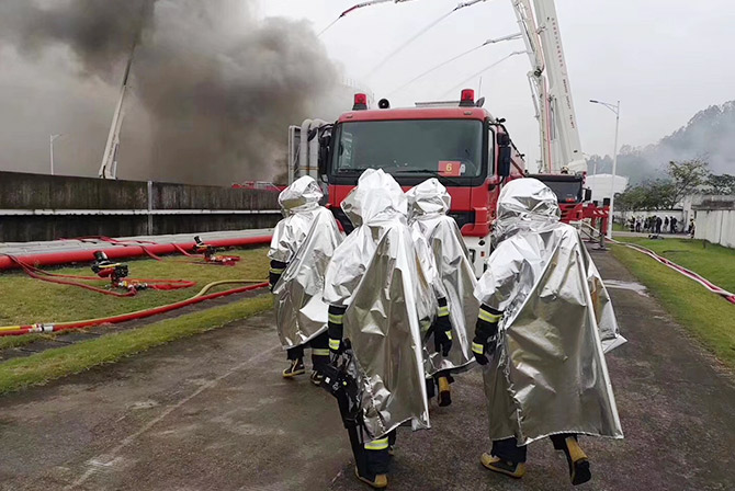 廣州南沙(shā)石油化(huà)工滅(miè)火救援實戰演練(liàn)-1.jpg