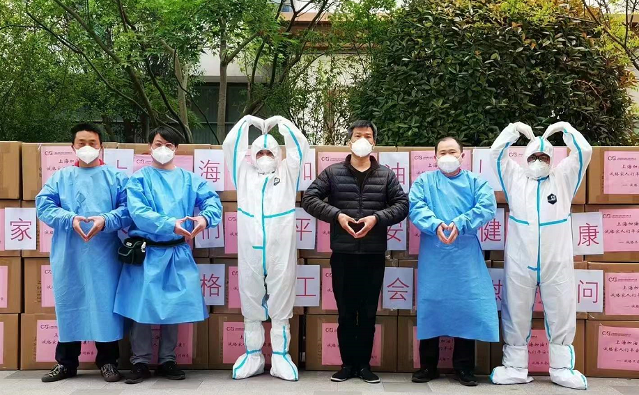 同舟共（gòng）濟 守望相助