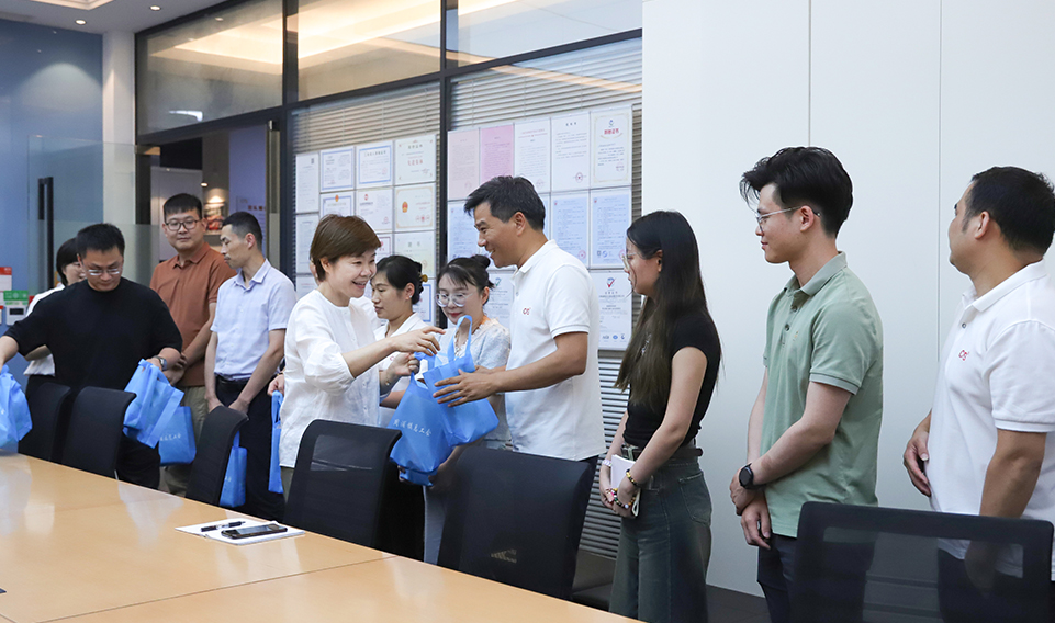 “夏日送清涼”上海麻豆文化传媒精品观看慰問行