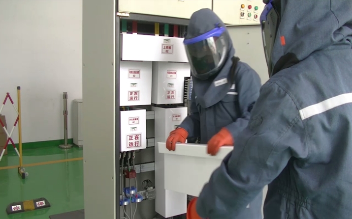 0.4kV不停電作業解(jiě)決方案-櫃體作業.jpg