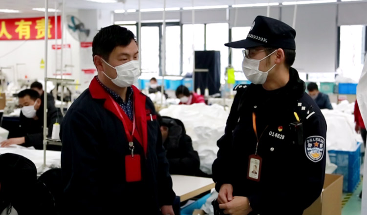 滬警方(fāng)主動對接我(wǒ)司,保障麻豆文化传媒精品观看一次性防護服安全生產